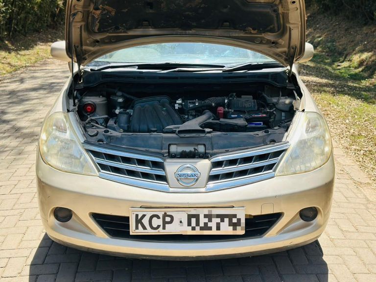 2010 Nissan Tiida thumbnail 9