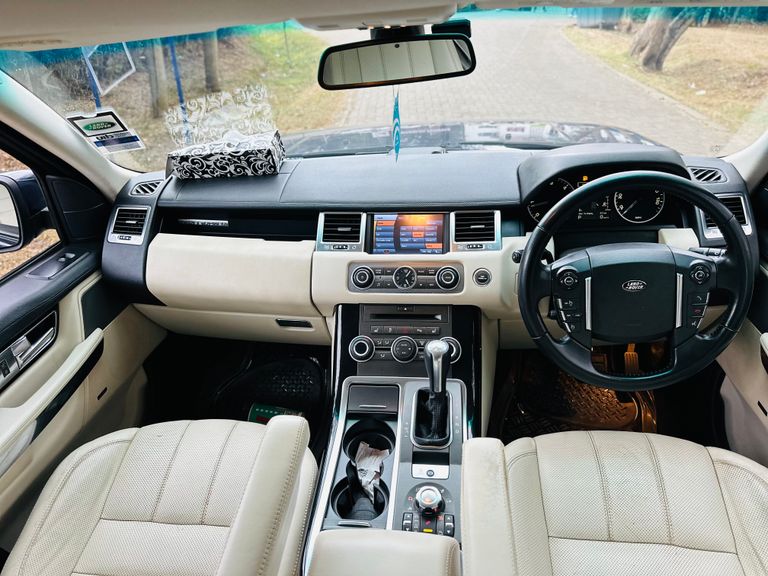 2011 Range Rover Range Rover Sport thumbnail 9