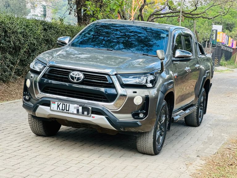 2020 Toyota Hilux thumbnail 2