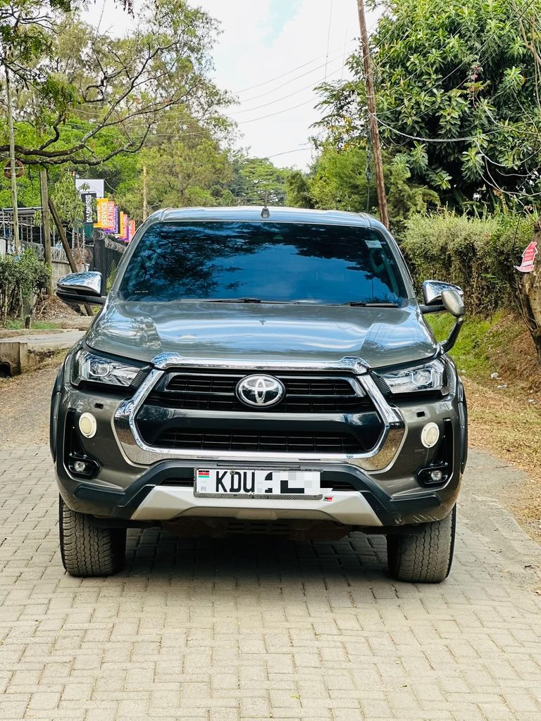 2020 Toyota Hilux thumbnail 3