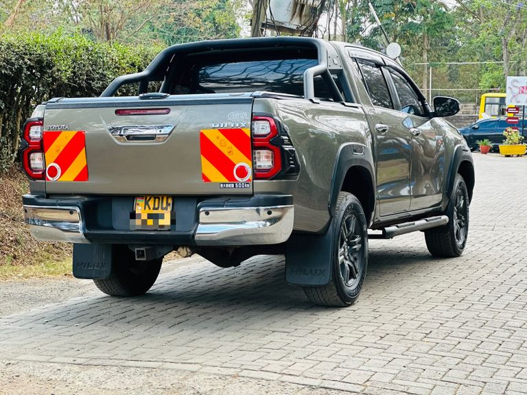 2020 Toyota Hilux thumbnail 4