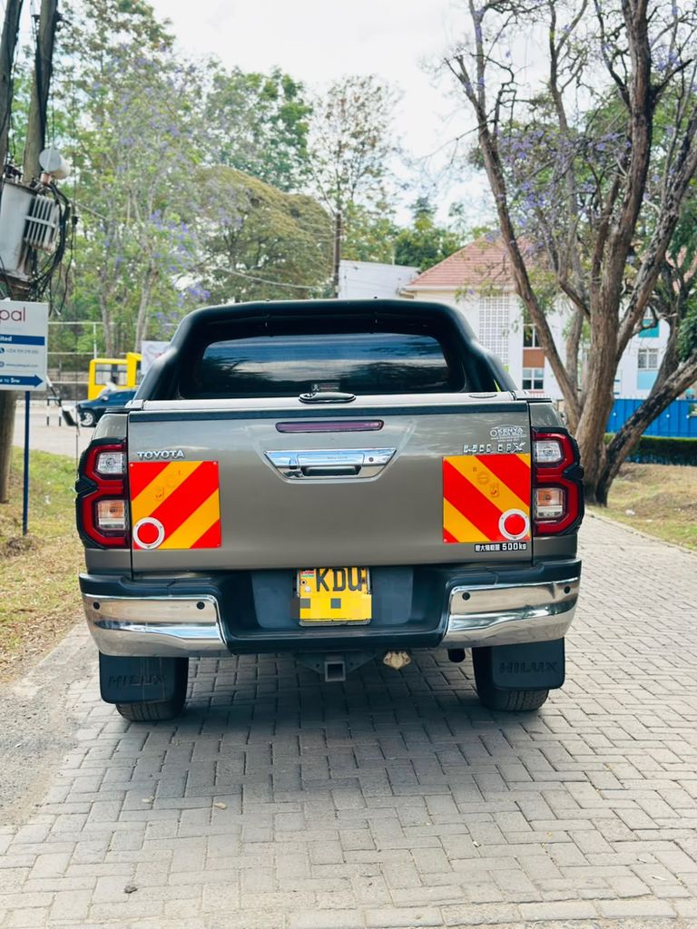 2020 Toyota Hilux thumbnail 6