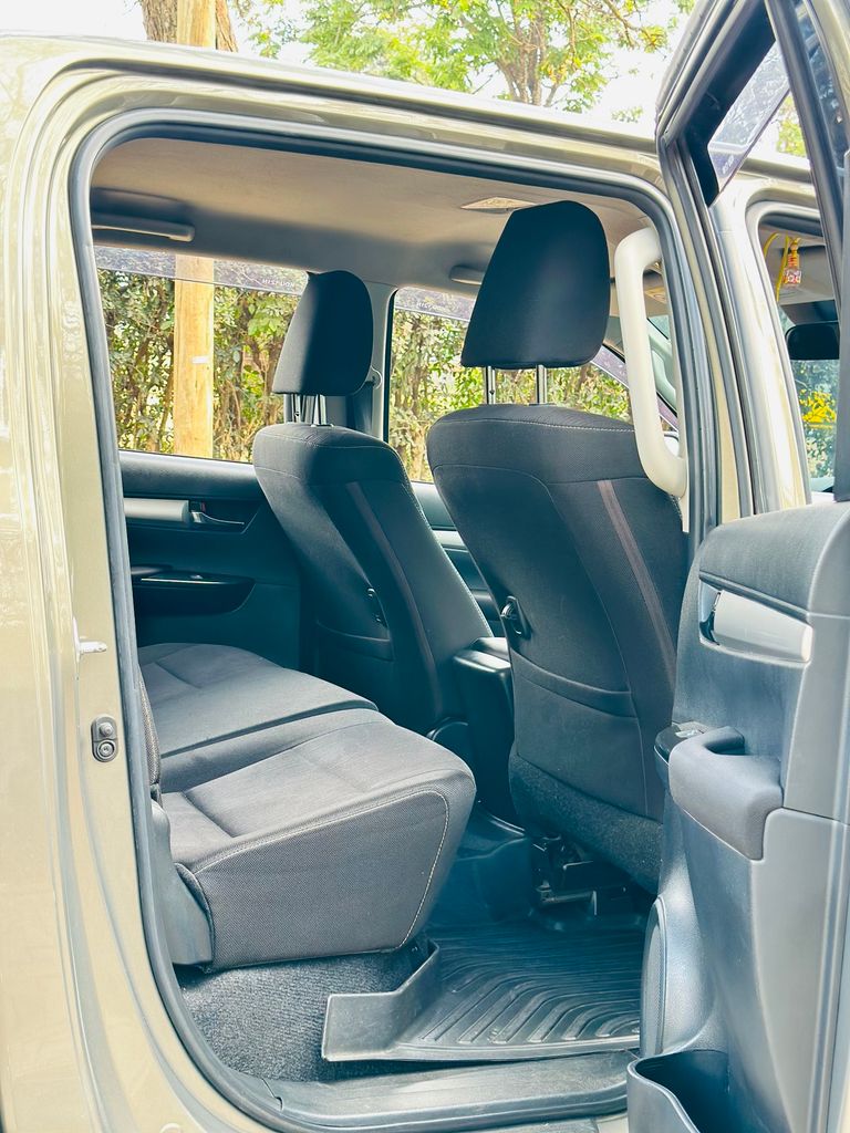 2020 Toyota Hilux thumbnail 9