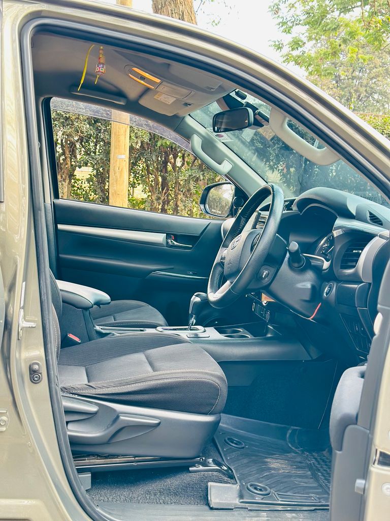 2020 Toyota Hilux thumbnail 10