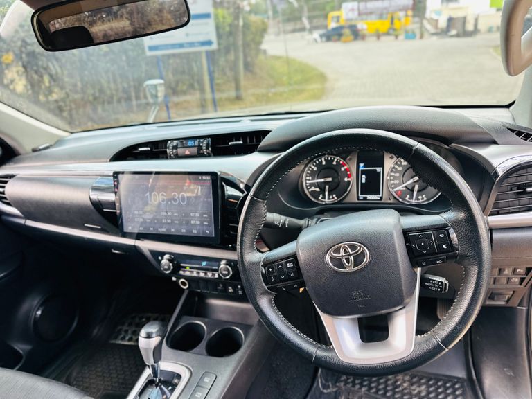 2020 Toyota Hilux thumbnail 12
