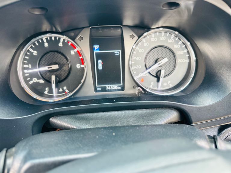2020 Toyota Hilux thumbnail 13