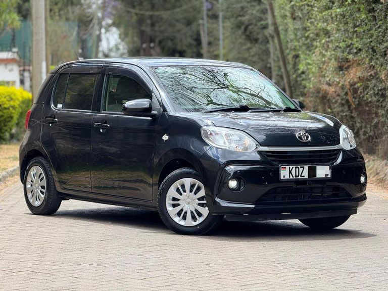 2019 Toyota Passo thumbnail 1