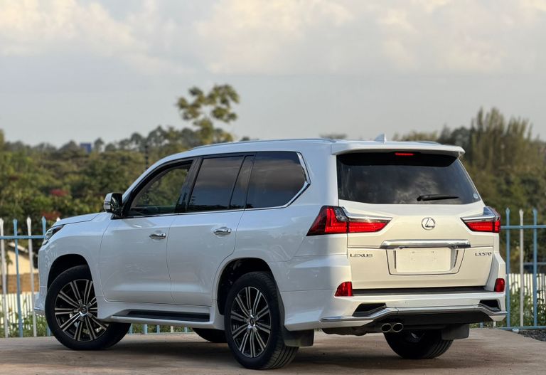2019 Lexus LX thumbnail 2