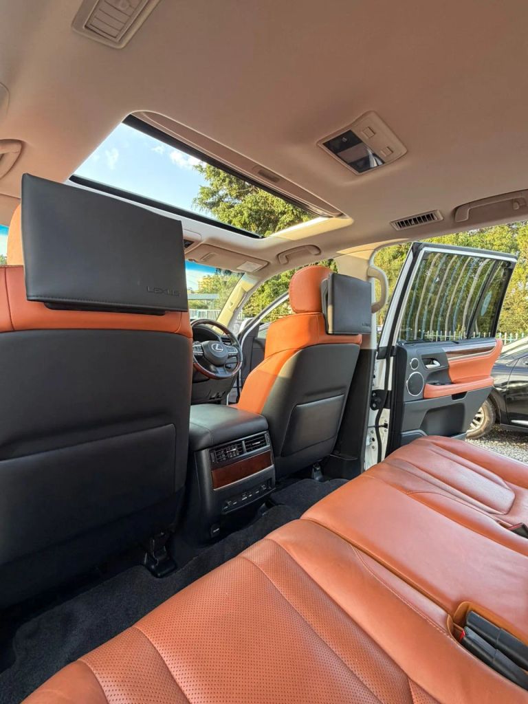 2019 Lexus LX thumbnail 4