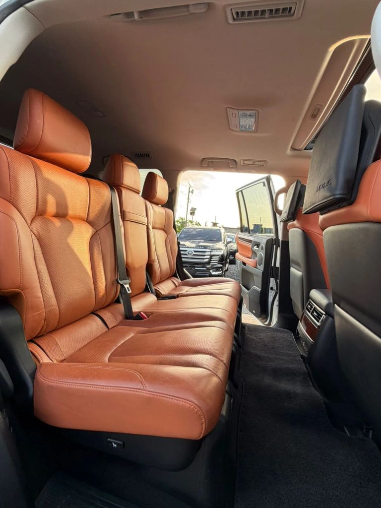 2019 Lexus LX thumbnail 5
