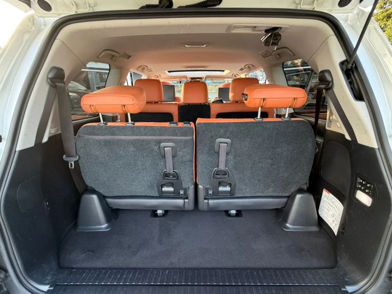 2019 Lexus LX thumbnail 6