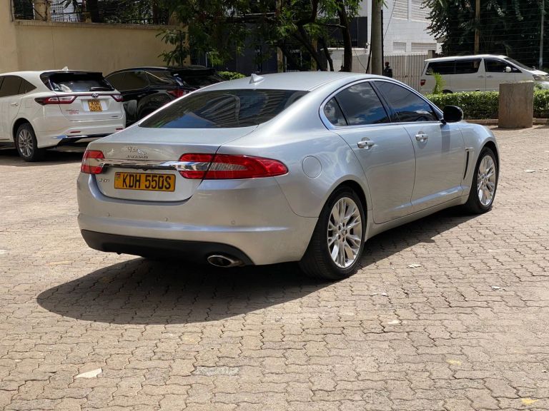 2016 Jaguar XF thumbnail 2