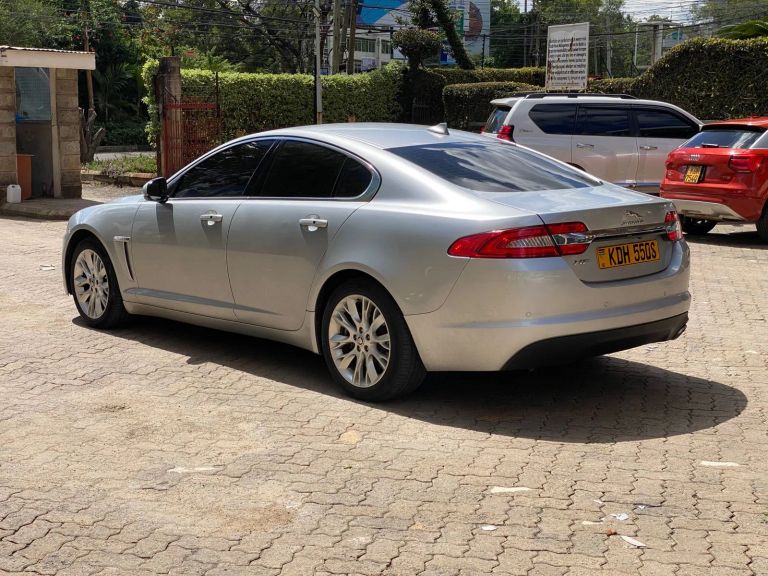 2016 Jaguar XF thumbnail 3