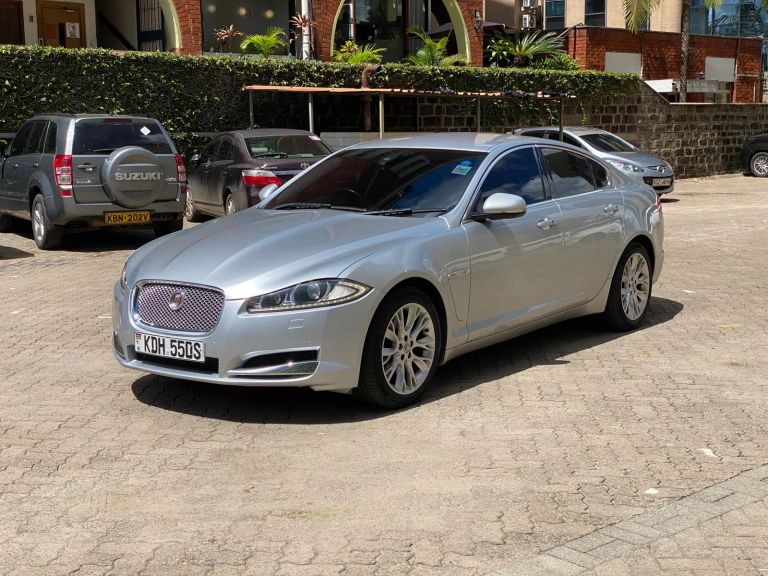 2016 Jaguar XF thumbnail 4