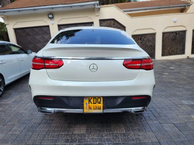 2017 Mercedes-Benz GLE thumbnail 4