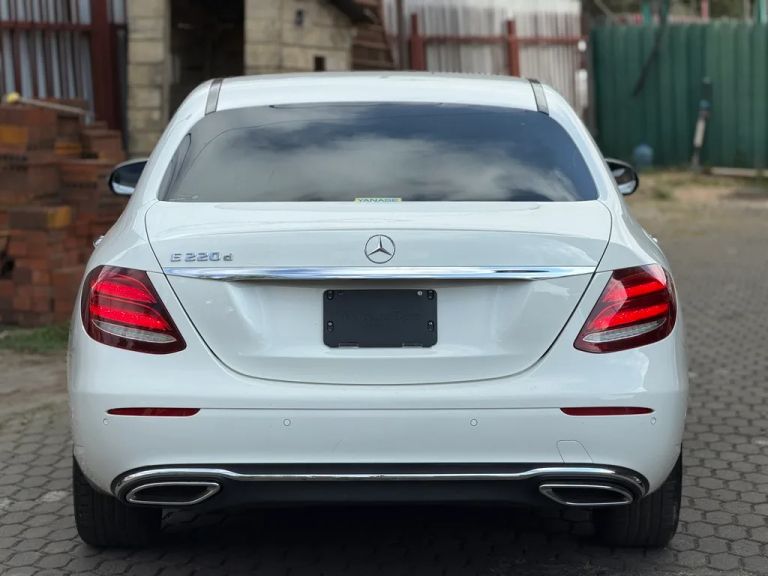 2019 Mercedes-Benz E-Class thumbnail 7