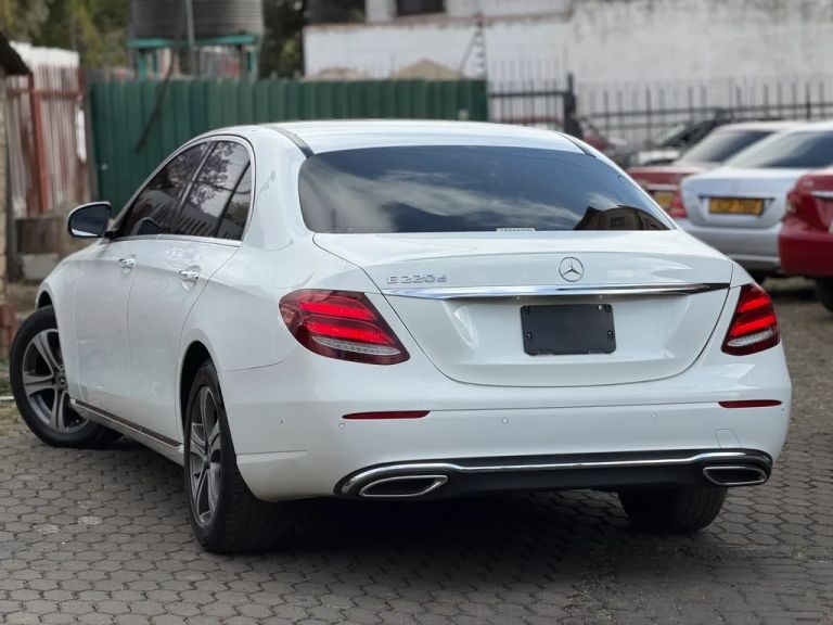 2019 Mercedes-Benz E-Class thumbnail 8