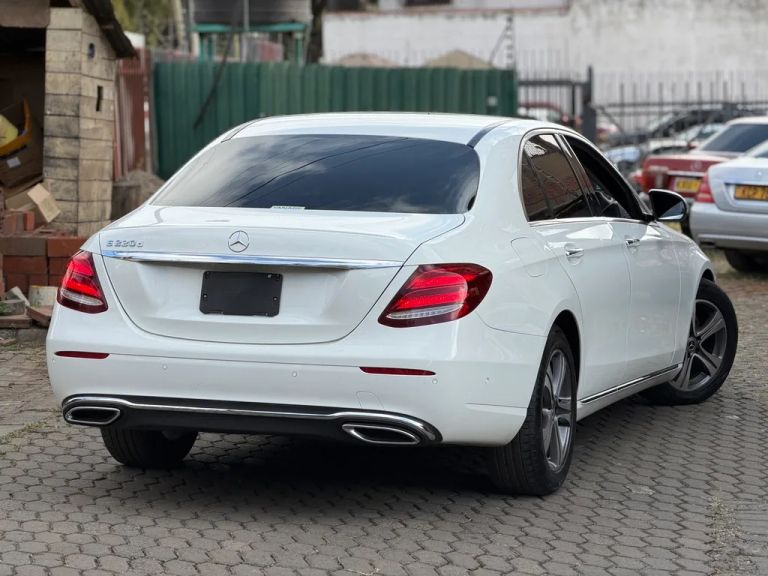 2019 Mercedes-Benz E-Class thumbnail 10