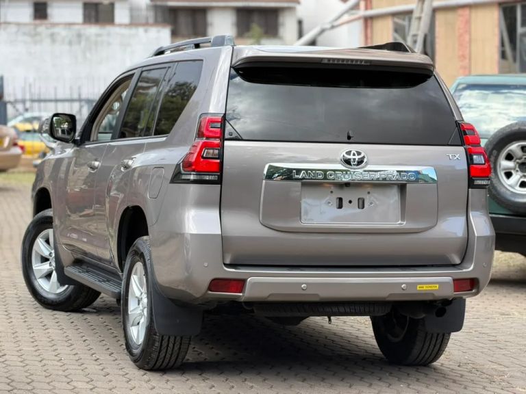 2021 Toyota Land Cruiser Prado TX thumbnail 9