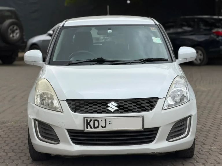 2015 Suzuki Swift thumbnail 1