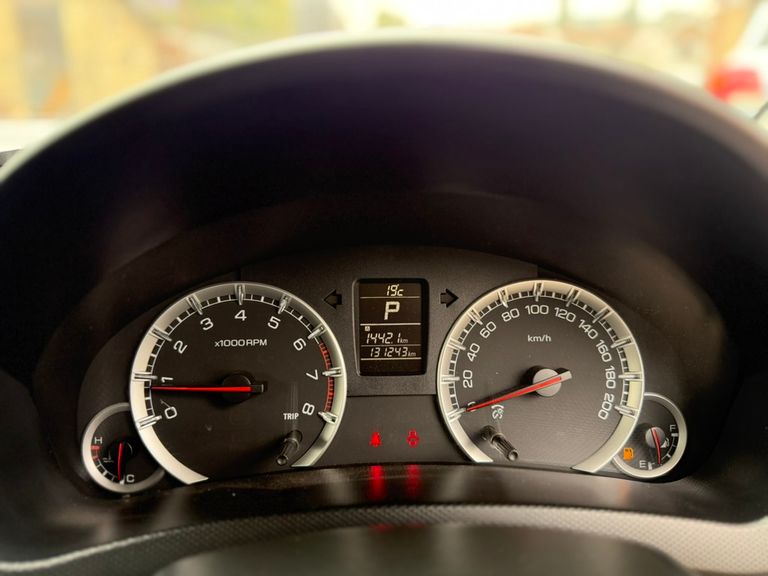 2015 Suzuki Swift thumbnail 4