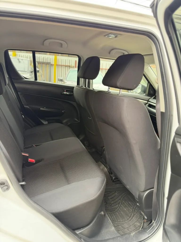 2015 Suzuki Swift thumbnail 5