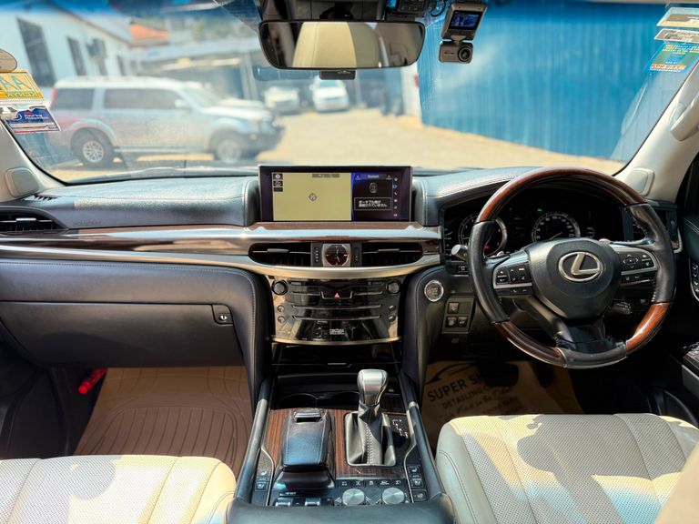 2016 Lexus LX thumbnail 6