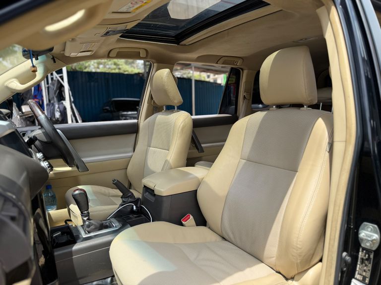 2016 Toyota Land Cruiser Prado thumbnail 2
