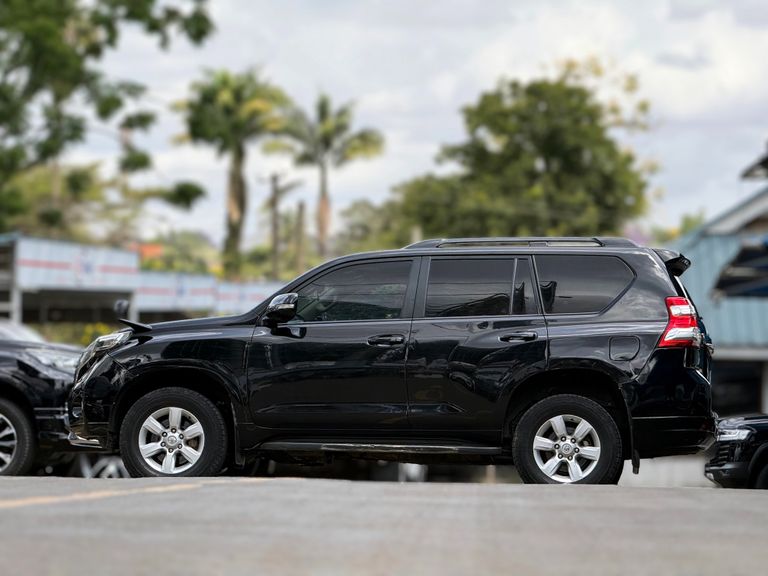 2016 Toyota Land Cruiser Prado thumbnail 6