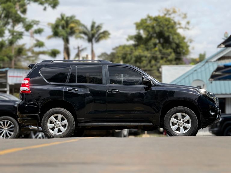 2016 Toyota Land Cruiser Prado thumbnail 7