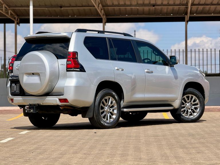 2020 Toyota Land Cruiser Prado thumbnail 2