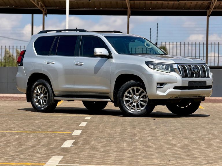 2020 Toyota Land Cruiser Prado thumbnail 3