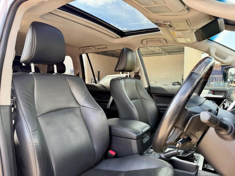 2020 Toyota Land Cruiser Prado thumbnail 6