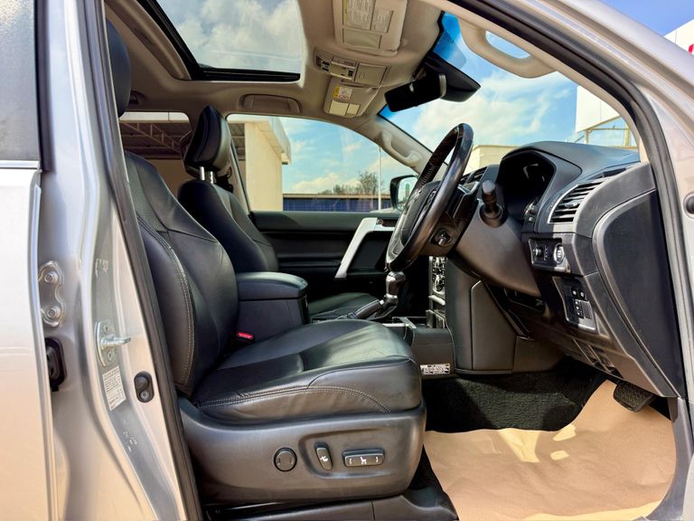 2020 Toyota Land Cruiser Prado thumbnail 8