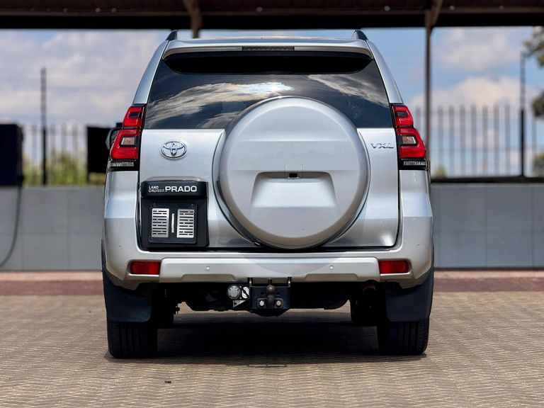 2020 Toyota Land Cruiser Prado thumbnail 9