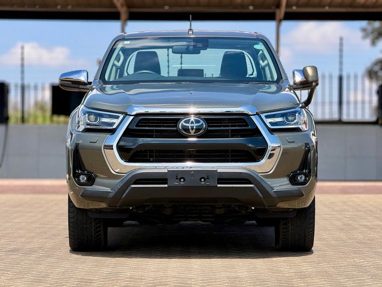 2022 Toyota Hilux thumbnail 2