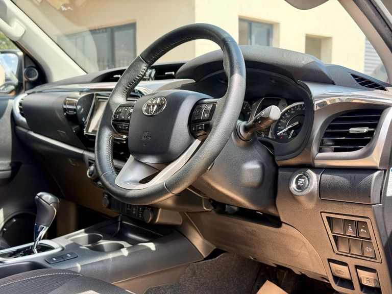 2022 Toyota Hilux thumbnail 8