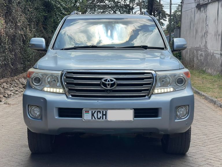 2012 Toyota Land Cruiser 200 thumbnail 1