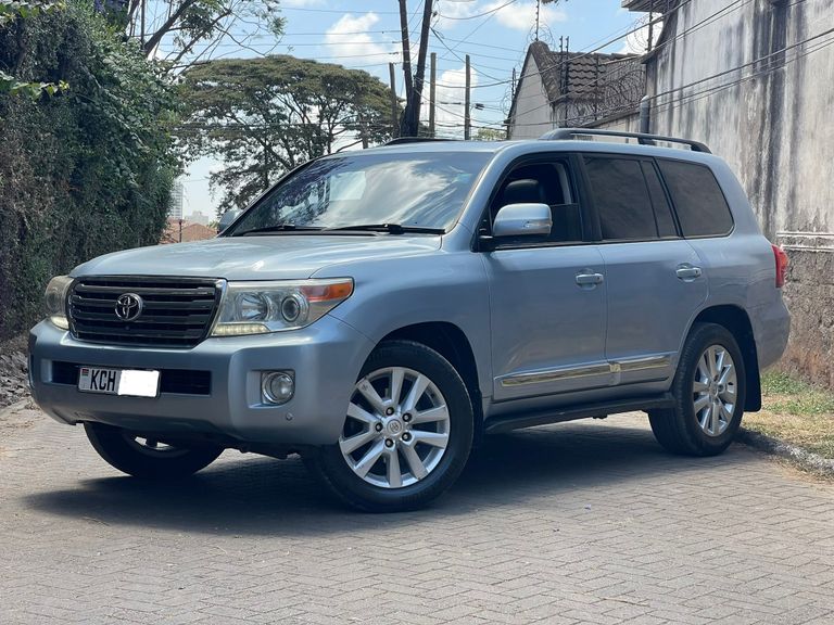 2012 Toyota Land Cruiser 200 thumbnail 3