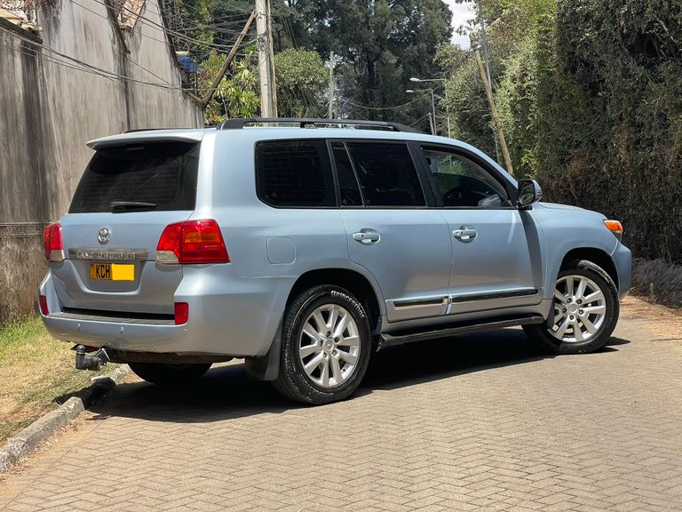 2012 Toyota Land Cruiser 200 thumbnail 4