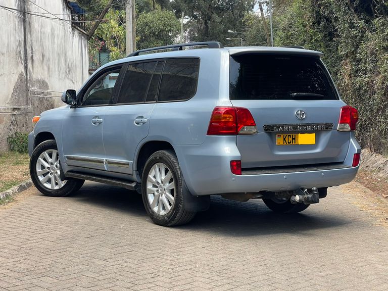 2012 Toyota Land Cruiser 200 thumbnail 5