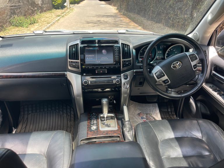 2012 Toyota Land Cruiser 200 thumbnail 8