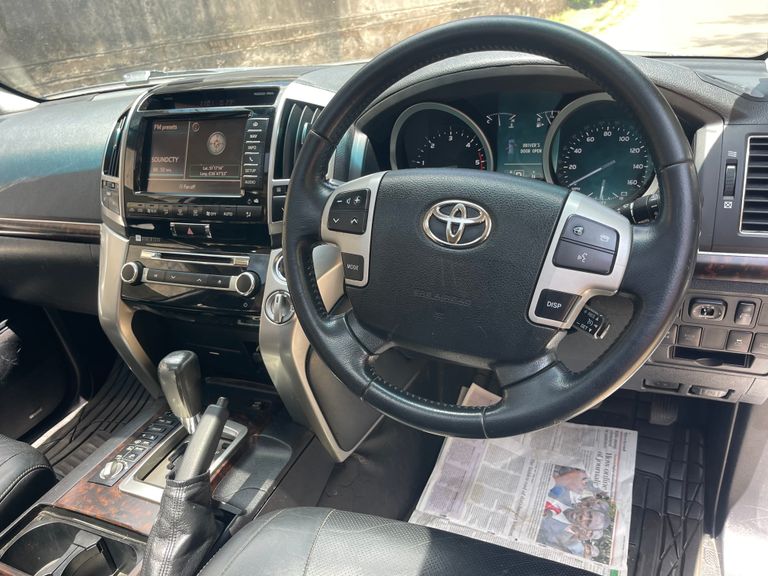 2012 Toyota Land Cruiser 200 thumbnail 9