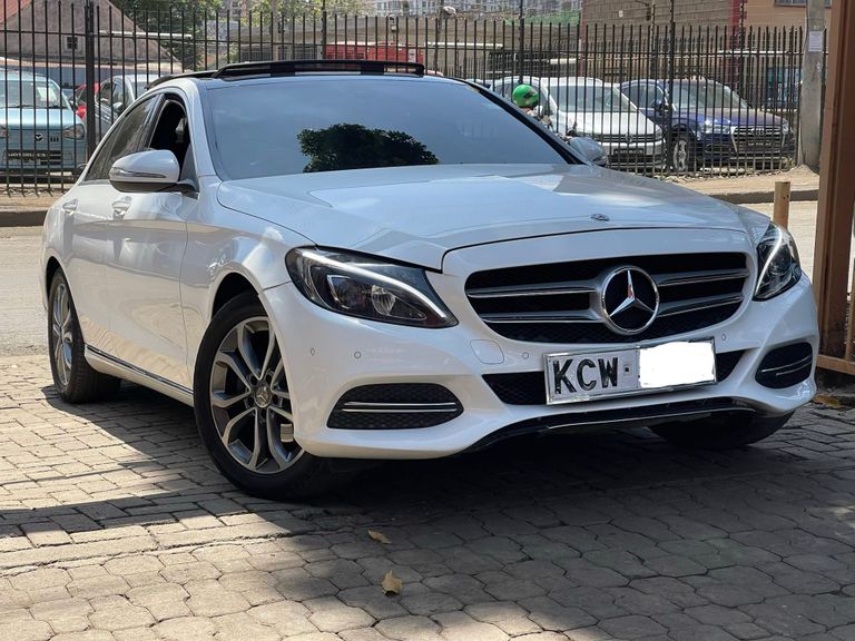 2016 Mercedes-Benz C-Class thumbnail 2