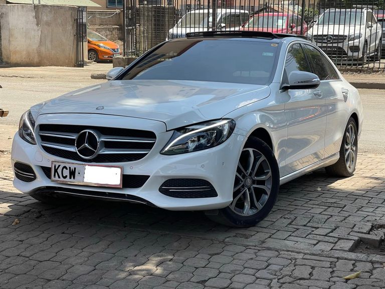 2016 Mercedes-Benz C-Class thumbnail 3