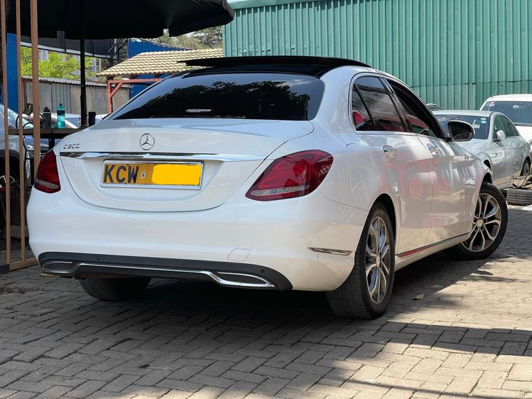 2016 Mercedes-Benz C-Class thumbnail 4