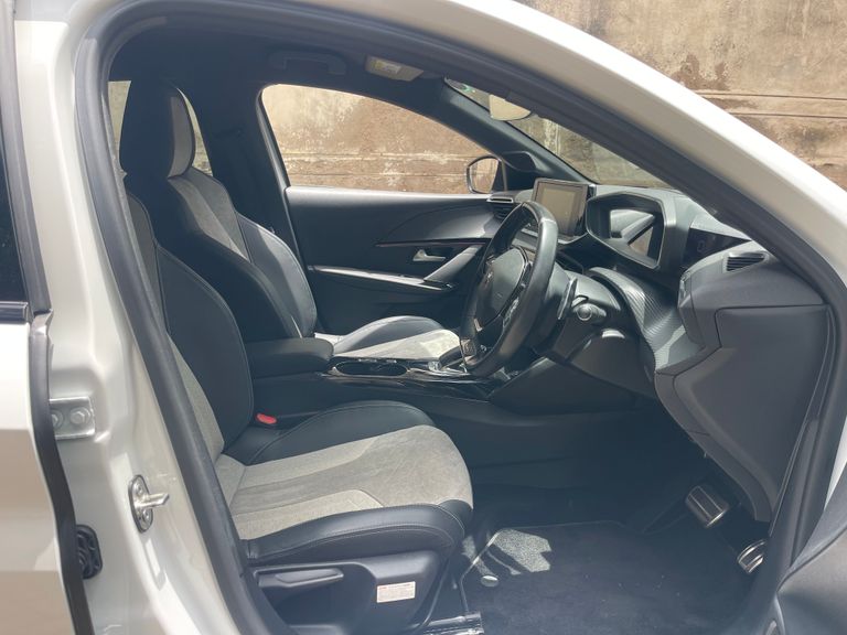 2021 Peugeot 208 thumbnail 9