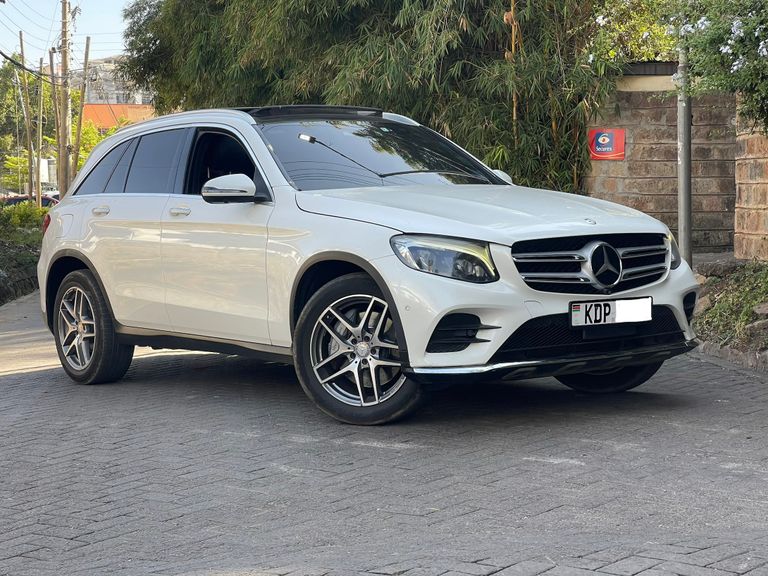 2016 Mercedes-Benz GLC thumbnail 2