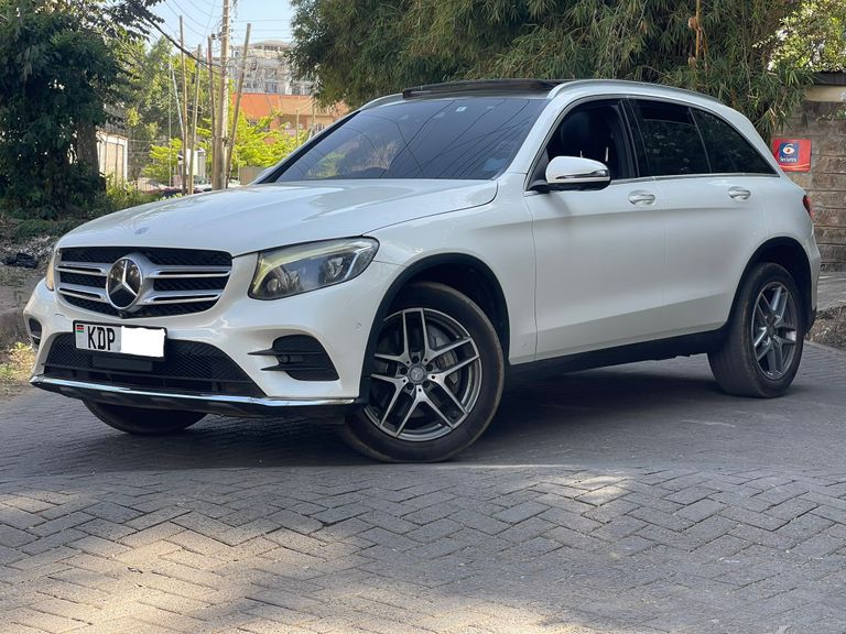 2016 Mercedes-Benz GLC thumbnail 3