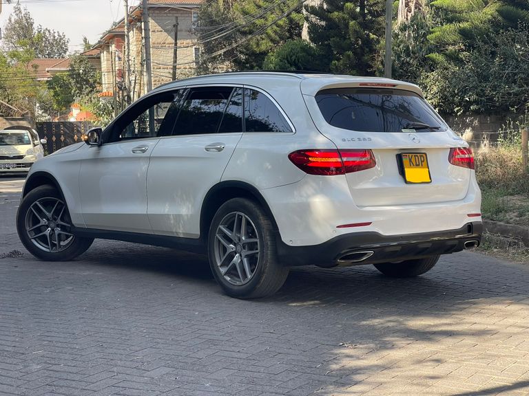 2016 Mercedes-Benz GLC thumbnail 4